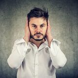 Afinal, zumbido no ouvido pode ser um sinal de ansiedade? Entenda!