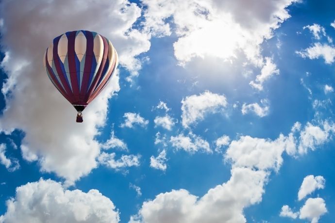 Balão subindo para o céu 