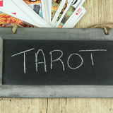 A Força no Tarot: significado da carta, no amor, combinações e mais!
