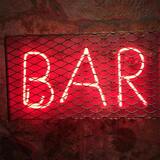 O que significa sonhar com bar? Cheio, boate, restaurante, bêbado e mais!
