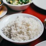 Significado de sonhar com arroz: cru, cozido, branco e mais!