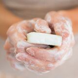 Sonhar com sabonete: novo, velho, cheiroso, líquido, espuma e mais!