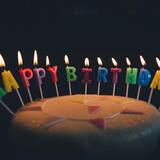 Sonhar com aniversário: bolo, velas, balões, família e mais!