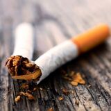 Simpatia para parar de fumar: Com sal grosso, bituca de cigarro e mais!