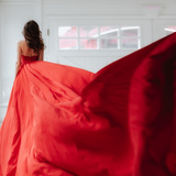 O que significa sonhar com vestido vermelho? Longo, curto, novo e mais!
