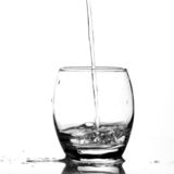 Simpatia do copo: para o amor, virado, com açúcar, água, cachaça e mais!