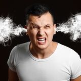 O que significa sonhar com raiva? Do pai, da mãe, do ex, do marido e mais!