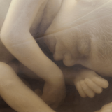 Sonhar com feto morto: nas mãos, na barriga, no chão, na água e mais! 