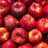 Simpatia da maçã: como fazer, com mel, nome, para paixão e mais!