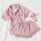 O que significa sonhar com pijama? Novo, rosa, preto, de seda e mais!