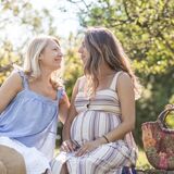 O que significa sonhar com filha grávida? De gêmeos, bebê e mais!
