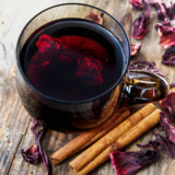 Chá de Hibisco com Canela: Benefícios, com limão, gengibre e mais!