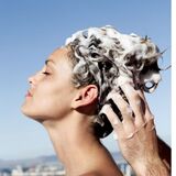 Os 10 melhores shampoos pra cabelos oleosos de 2022: Farmaervas e outros!