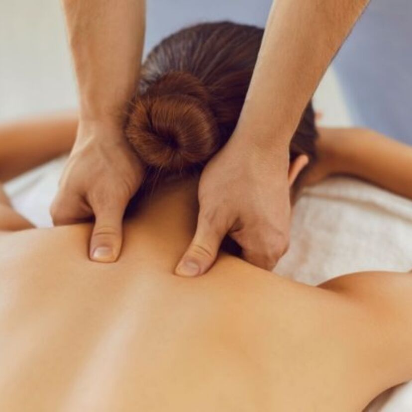 Massagem terapêutica: o que é, para que serve, benefícios, tipos e mais!