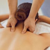 Massagem terapêutica: o que é, para que serve, benefícios, tipos e mais!