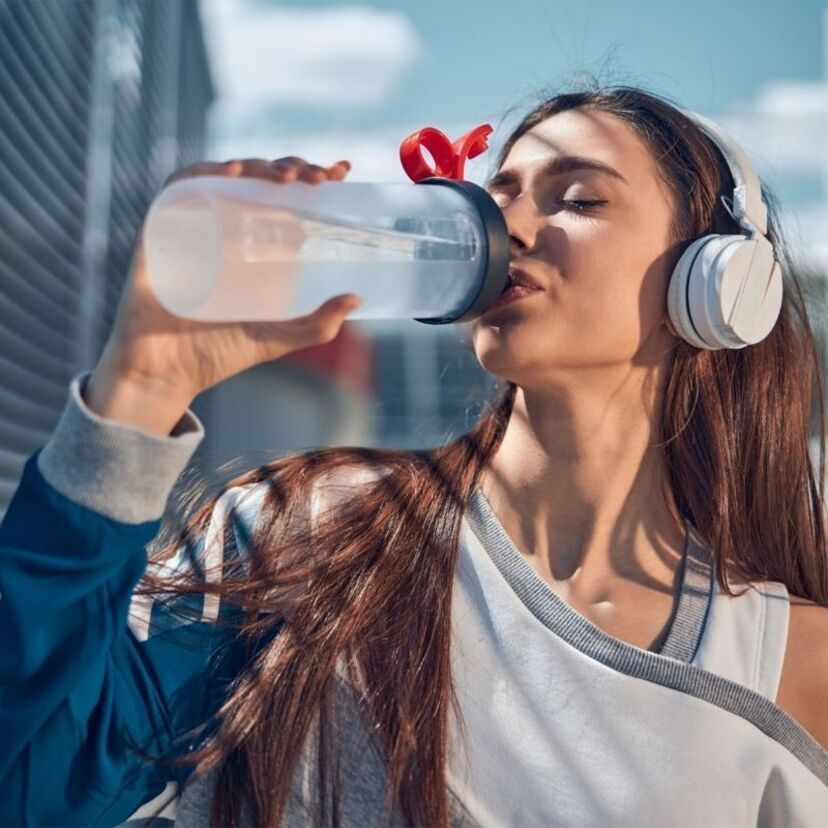 Quais os benefícios de beber água? Importância no organismo, em jejum e mais!
