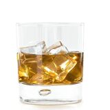 Sonhar com Whisky: na garrafa, no copo, bebendo, servindo e mais!