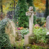 Sonhar com cemitério: túmulo, cova, velório, abandonado e mais!