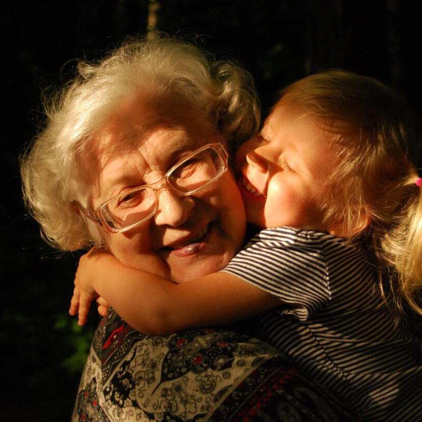 Sonhar com avó que já morreu: conversa, beija, abraça, sorri e mais!