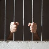 Sonhar com prisão: sendo solto, fugindo, preso injustamente, visitando alguém, e mais!