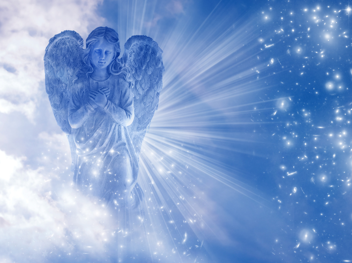 Representação de um anjo no céu