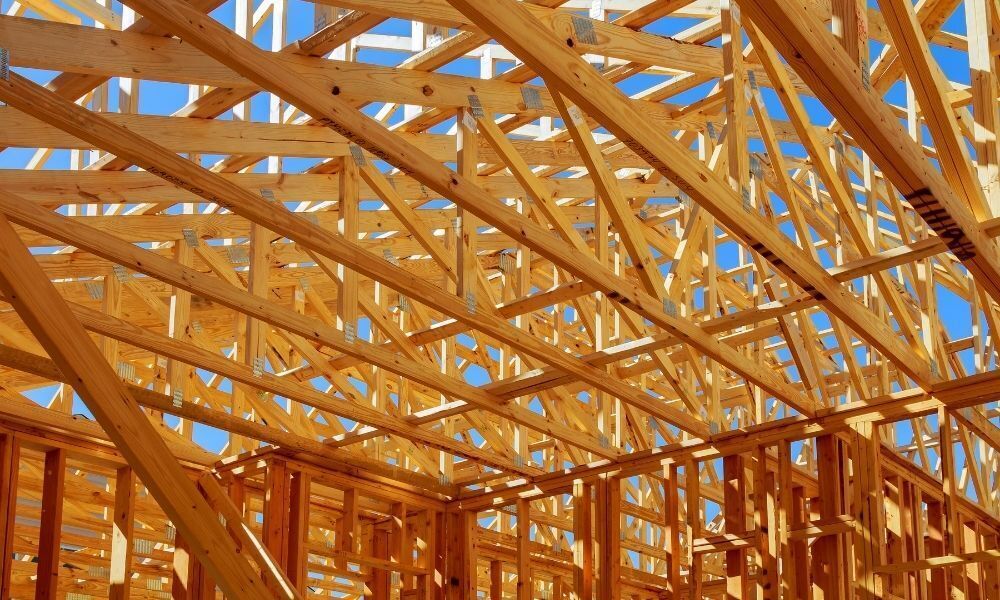 casa de madeira em construção