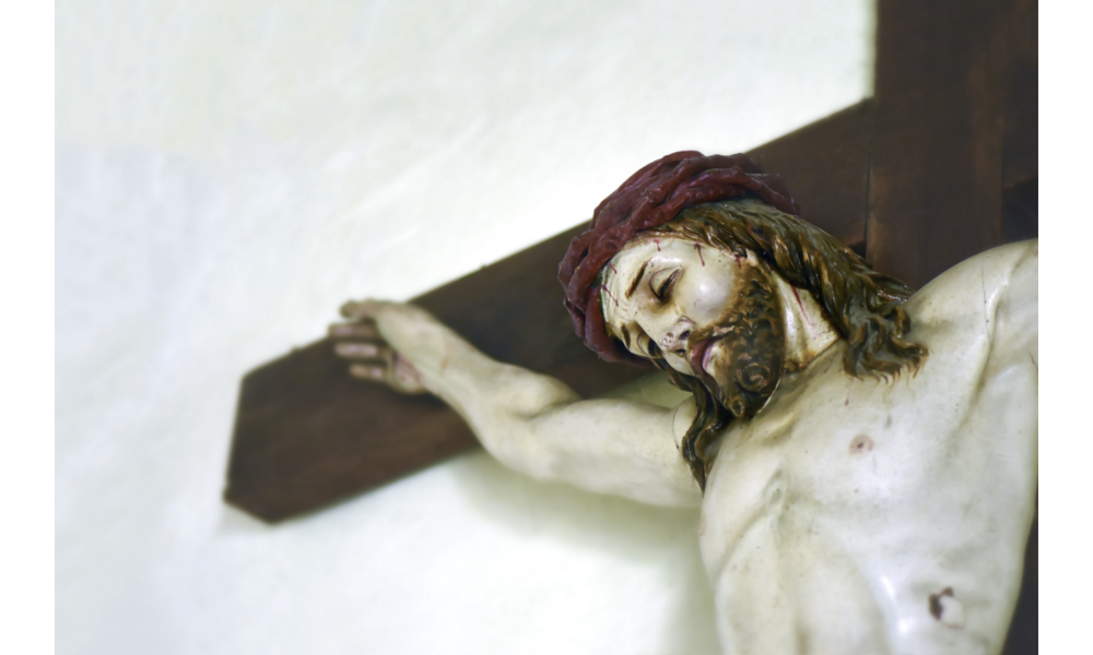 Imagem de Jesus crucificado.
