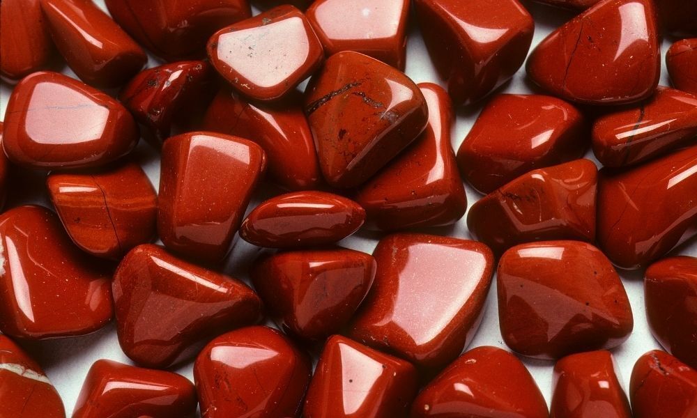 Pedras Jaspe vermelhas.