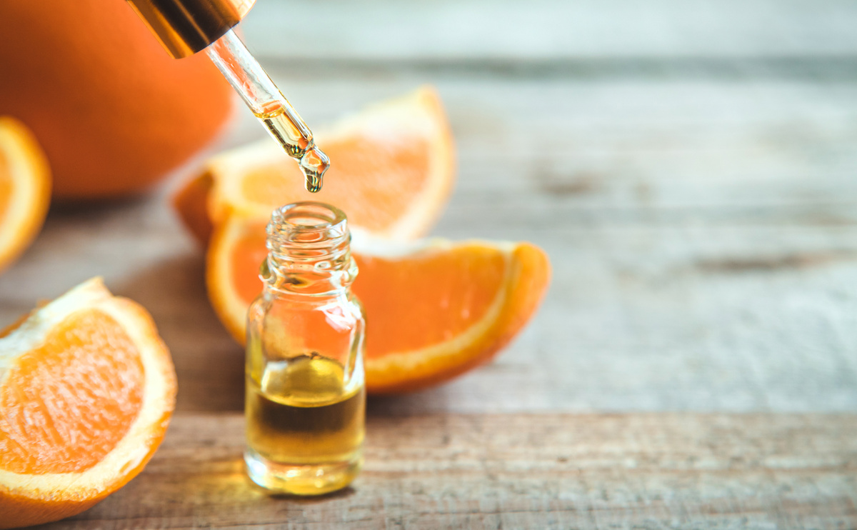 Conta-gotas com óleo essencial de laranja