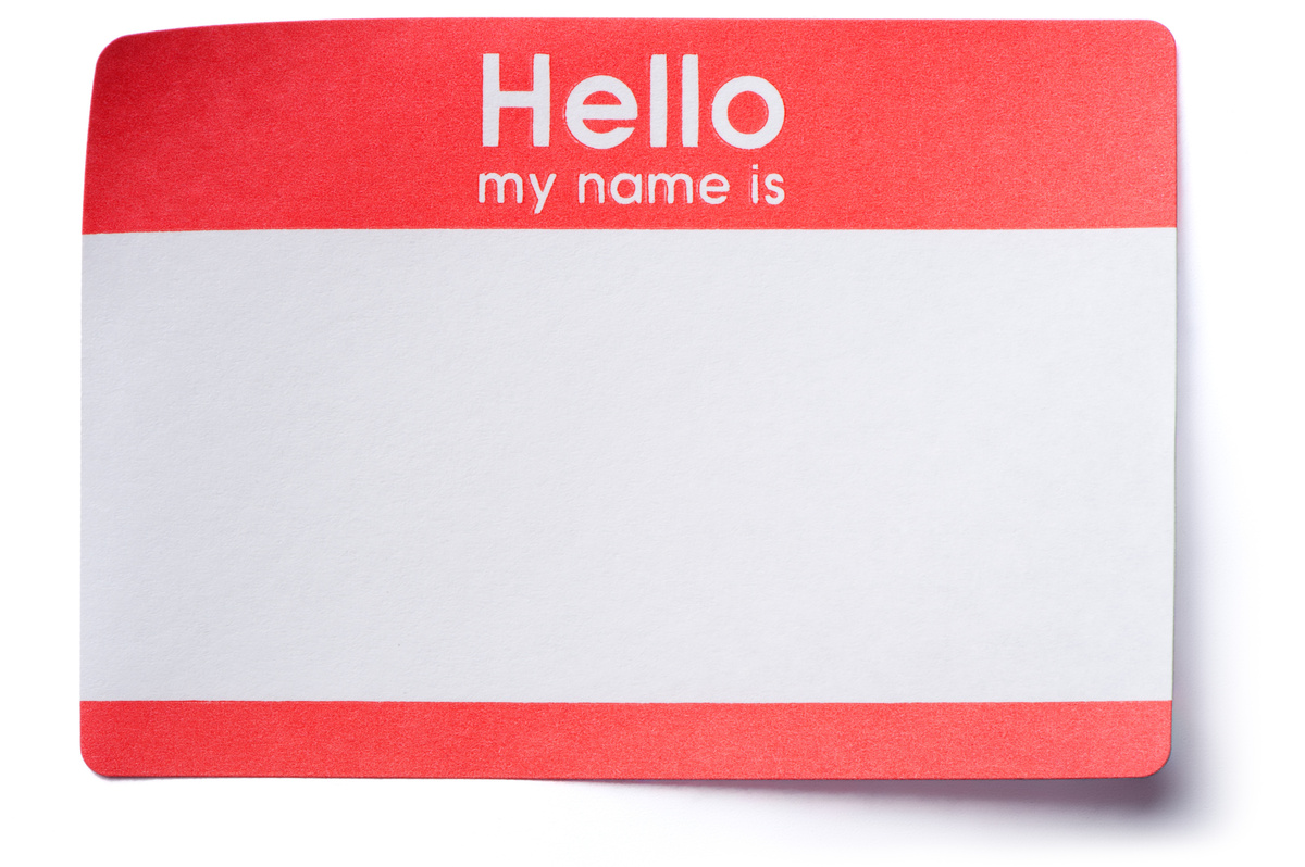 Placa escrito "Hello, my name is"