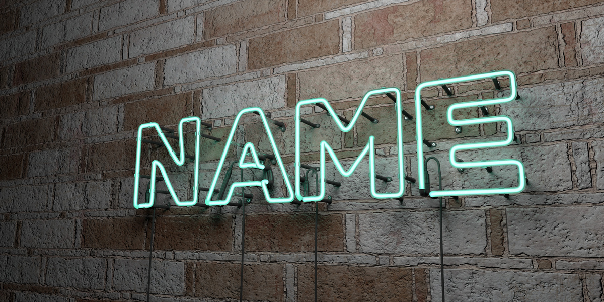 Sinal luminoso escrito "name"