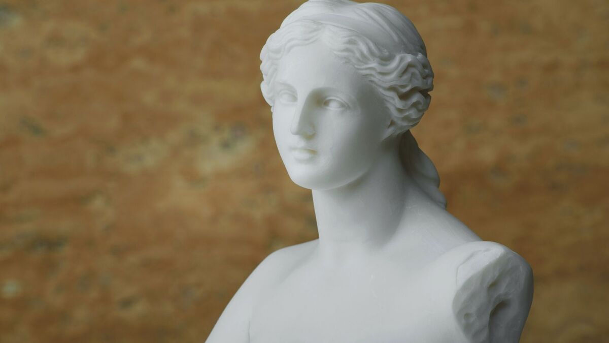 Busto de Afrodite em mármore.