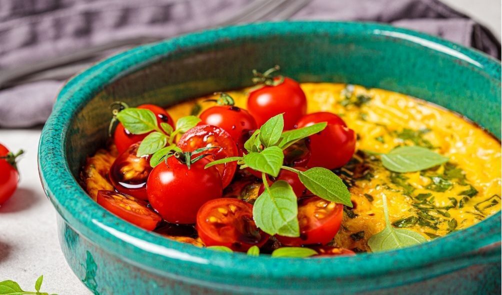 Imagem de omelete com tomates