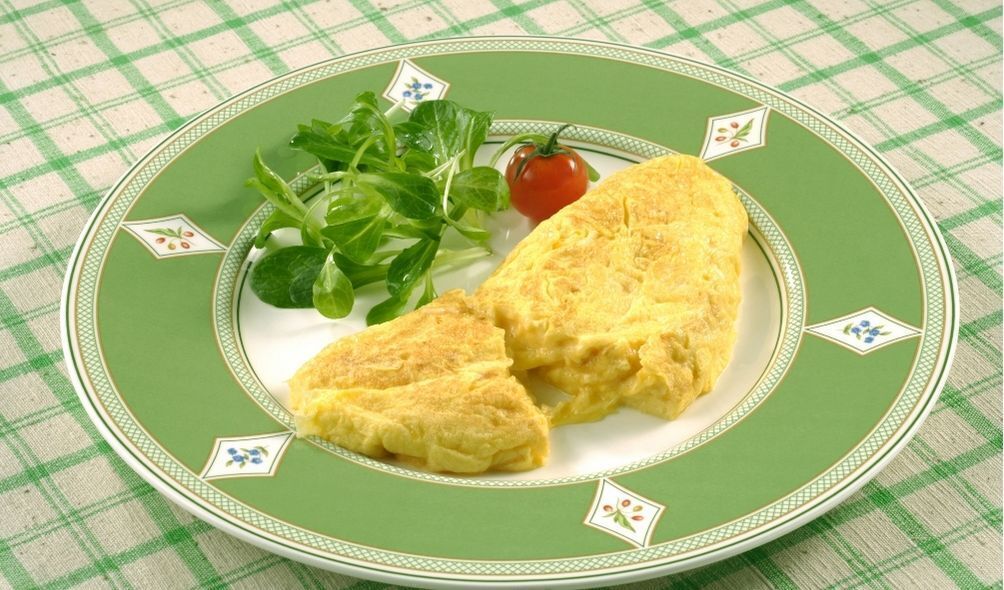 Imagem de omelete em prato verde