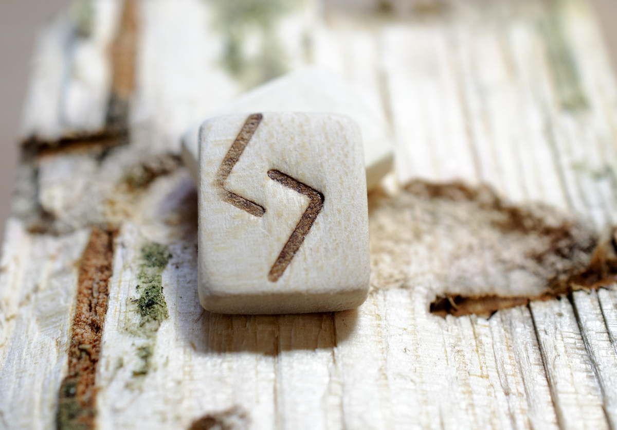 Imagem da runa era cravada em madeira