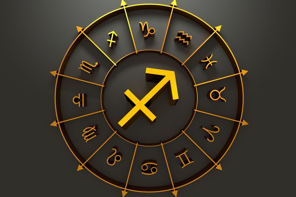 Mapa astral com símbolo de signo no meio.