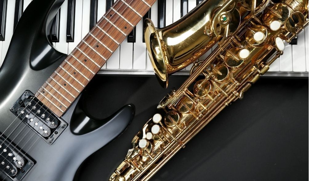 Imagem de instrumentos musicais diferentes
