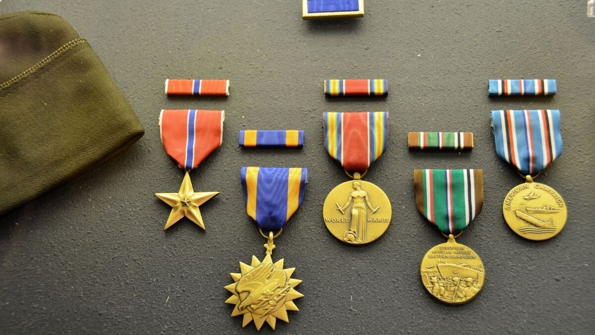 Medalhas das forças armadas.