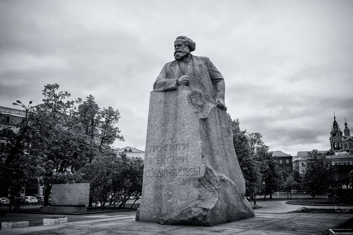 estátua karl marx em Moscow