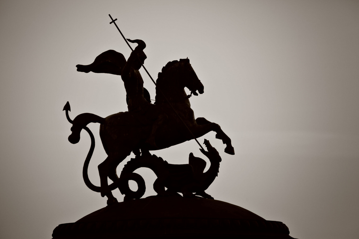 Estátua de São Jorge matando o dragão