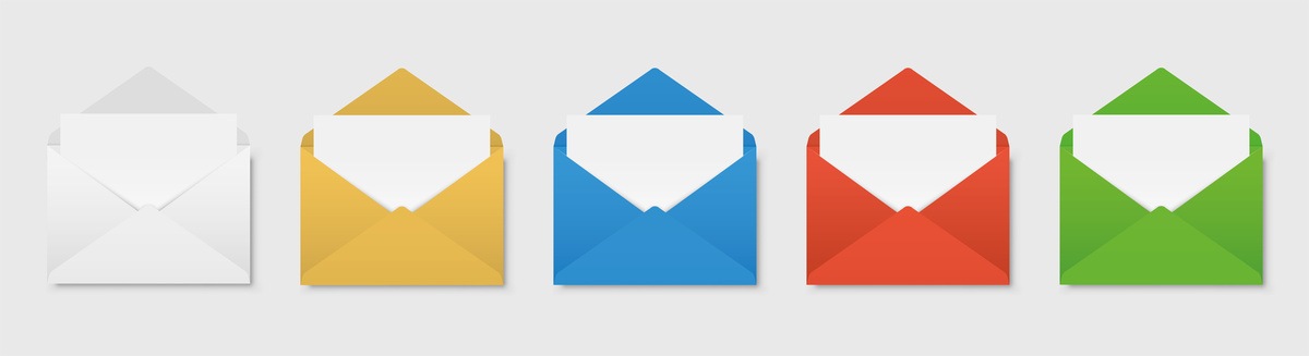 5 envelopes nas cores: branco, amarelo, azul, vermelho e verde