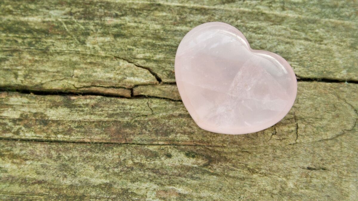 Pedra de quartzo rosa.