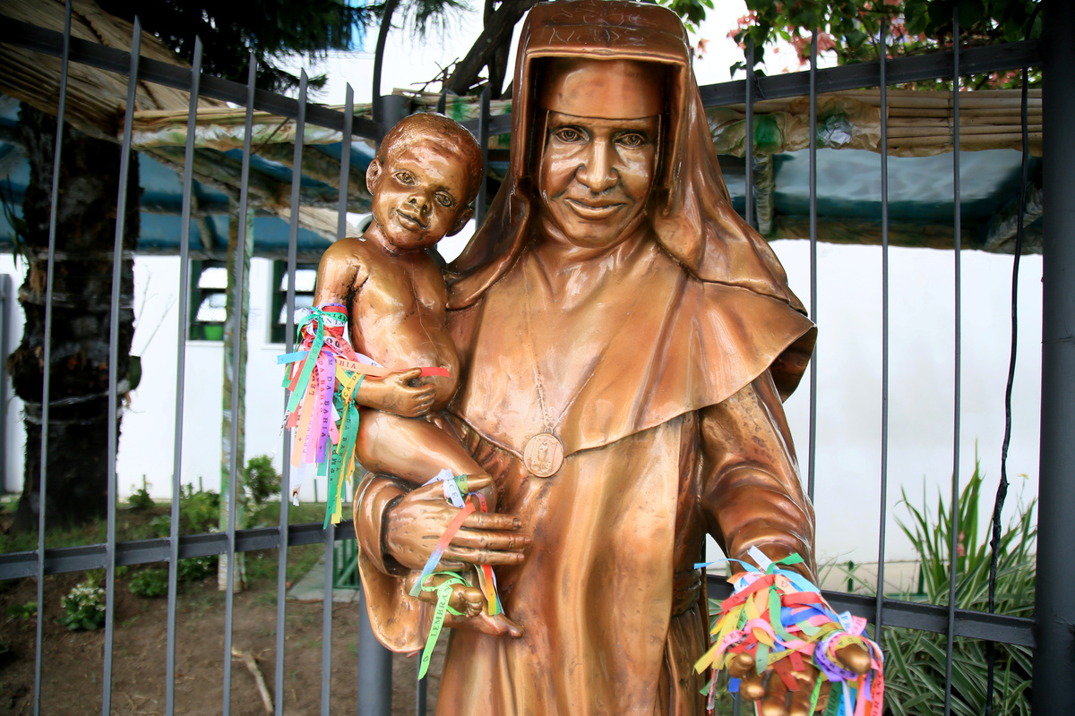 Estátua de Santa Dulce dos Pobres.