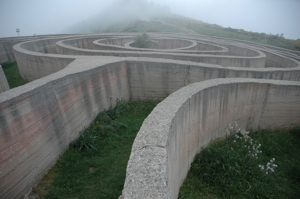 Labirinto de concreto.