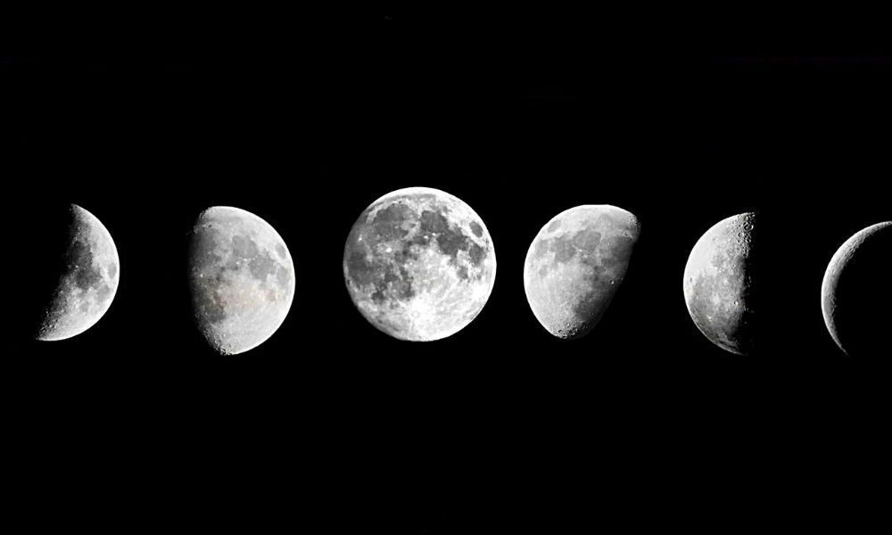 Fases da lua em fundo escuro.