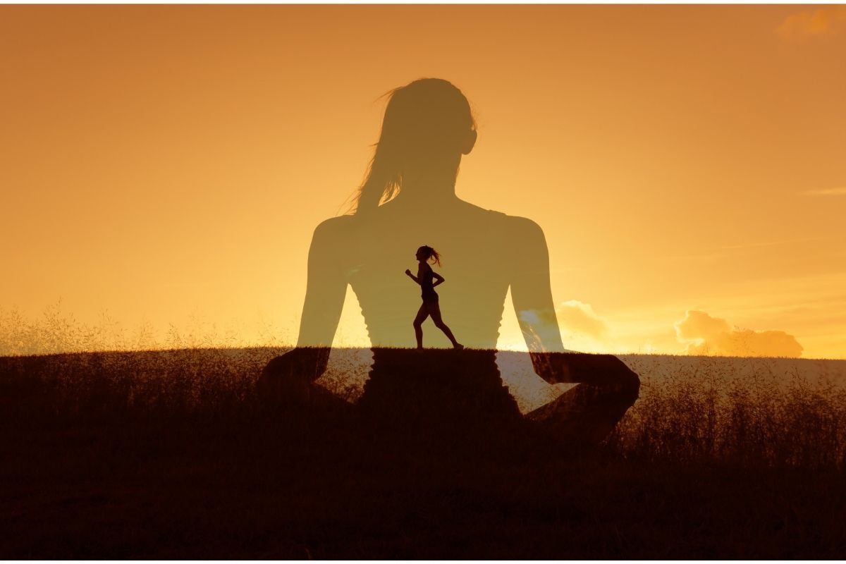 Ilustração de uma imagem com uma mulher correndo, juntamente com a silhueta sobreposta, mostrando que ela medita.
