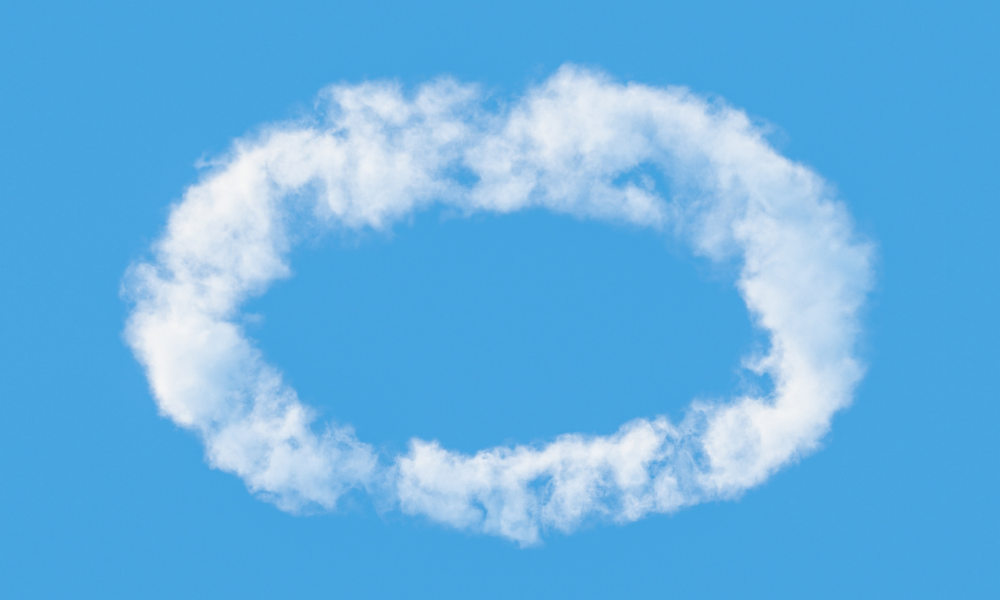 Кольцами облаками там и тут. Кольцо облако. Нимб из облаков. Нимб облачко. Круг из облаков.
