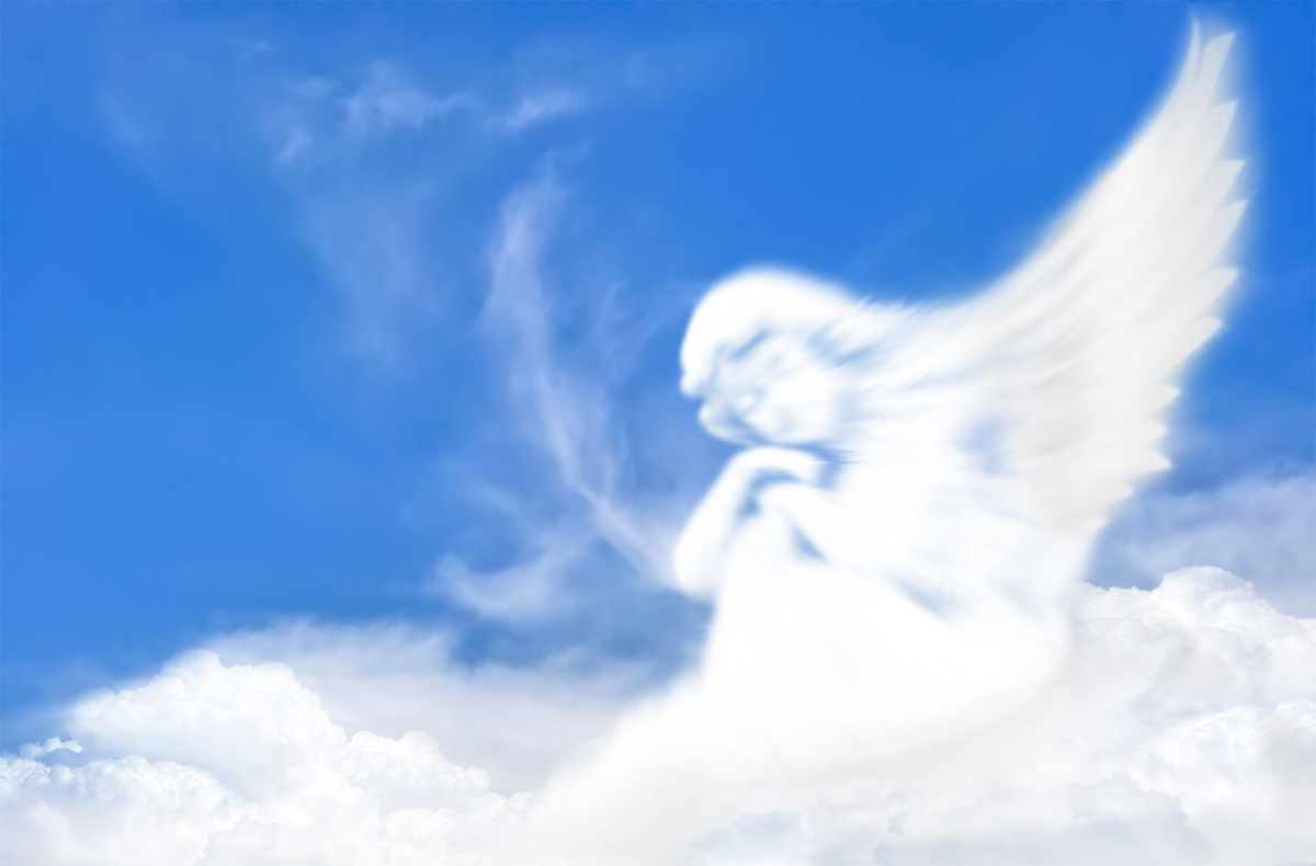 Imagem de anjo nas nuvens