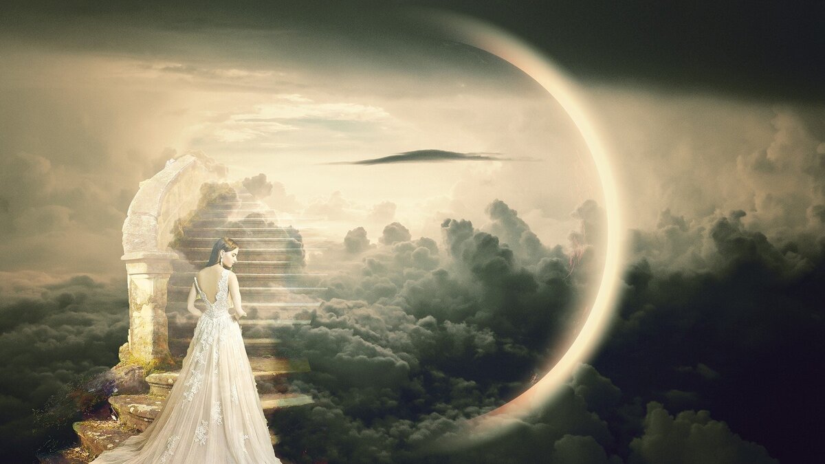 Mulher com vestido de noiva na nuvem.