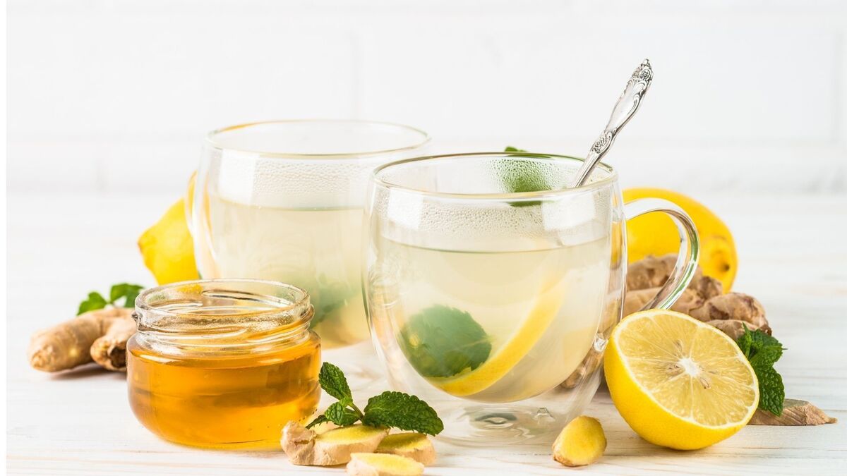 Chá de limão, mel e gengibre.